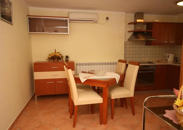 아파트 With Wifi Vrsar, Porec - 6946